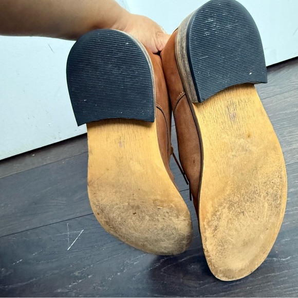 Men's Tan Suede Chukka Boots - Picture 3 of 5